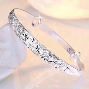 Sterling Silver Star-Pattern Bangle Bracelet
